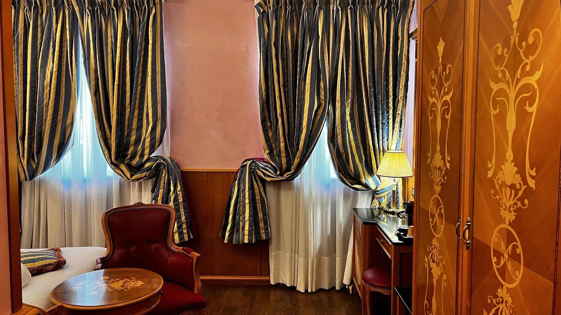 Hotel Vittoria Milan 4*,