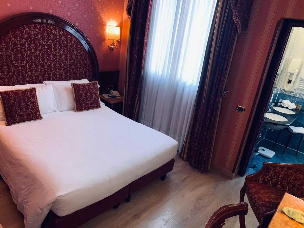 Hotel Vittoria Milan 4*,